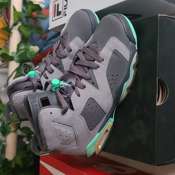 Jordan 6's. - Picture 2 of 4